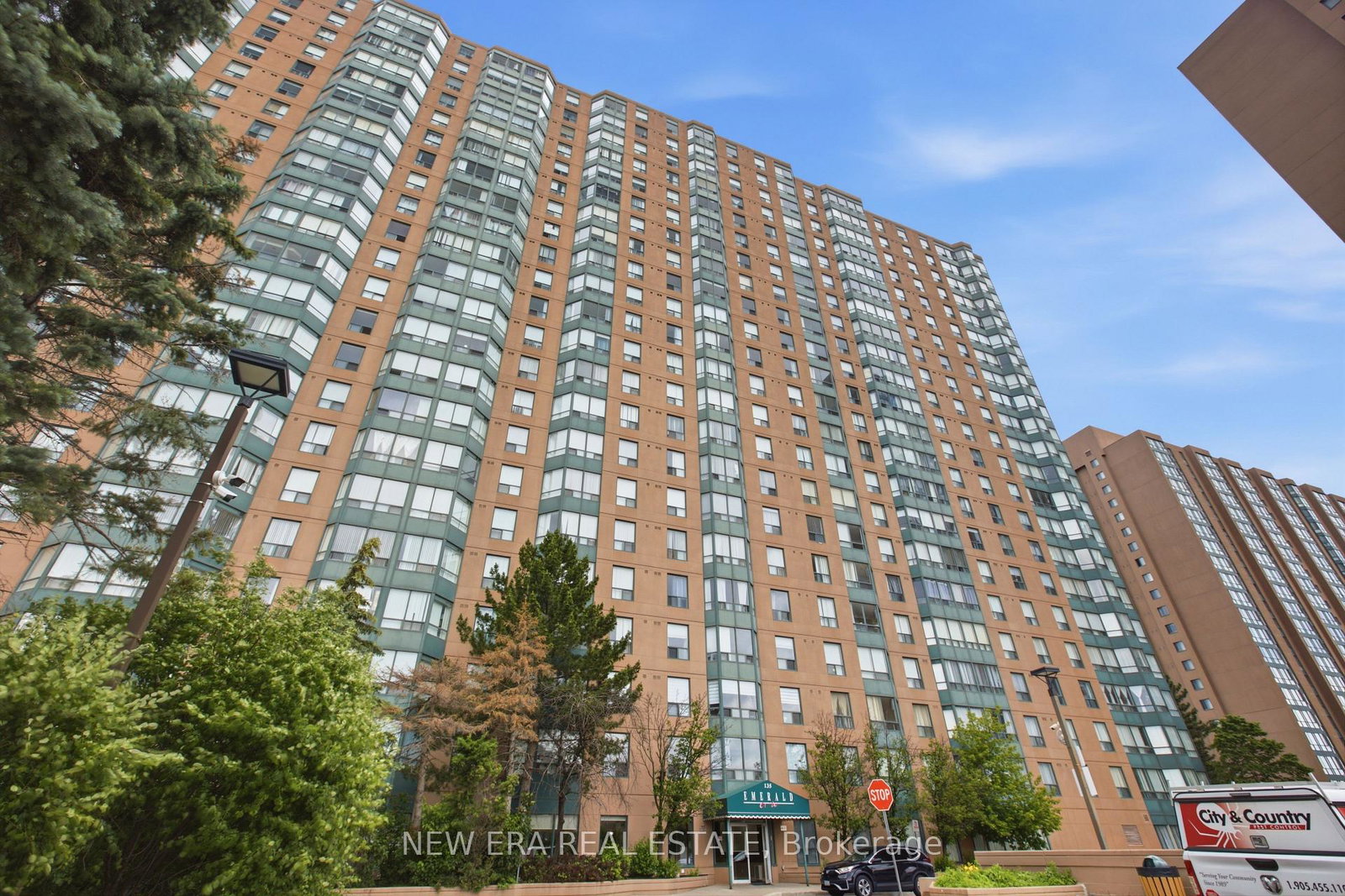 135-hillcrest-avenue-mississauga-ontario-w13464362