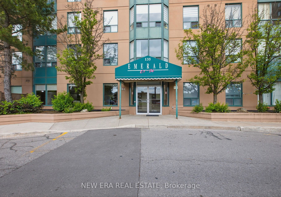 135-hillcrest-avenue-mississauga-ontario-w13464362