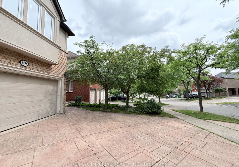 5735-tayside-crescent-mississauga-ontario-w13465318