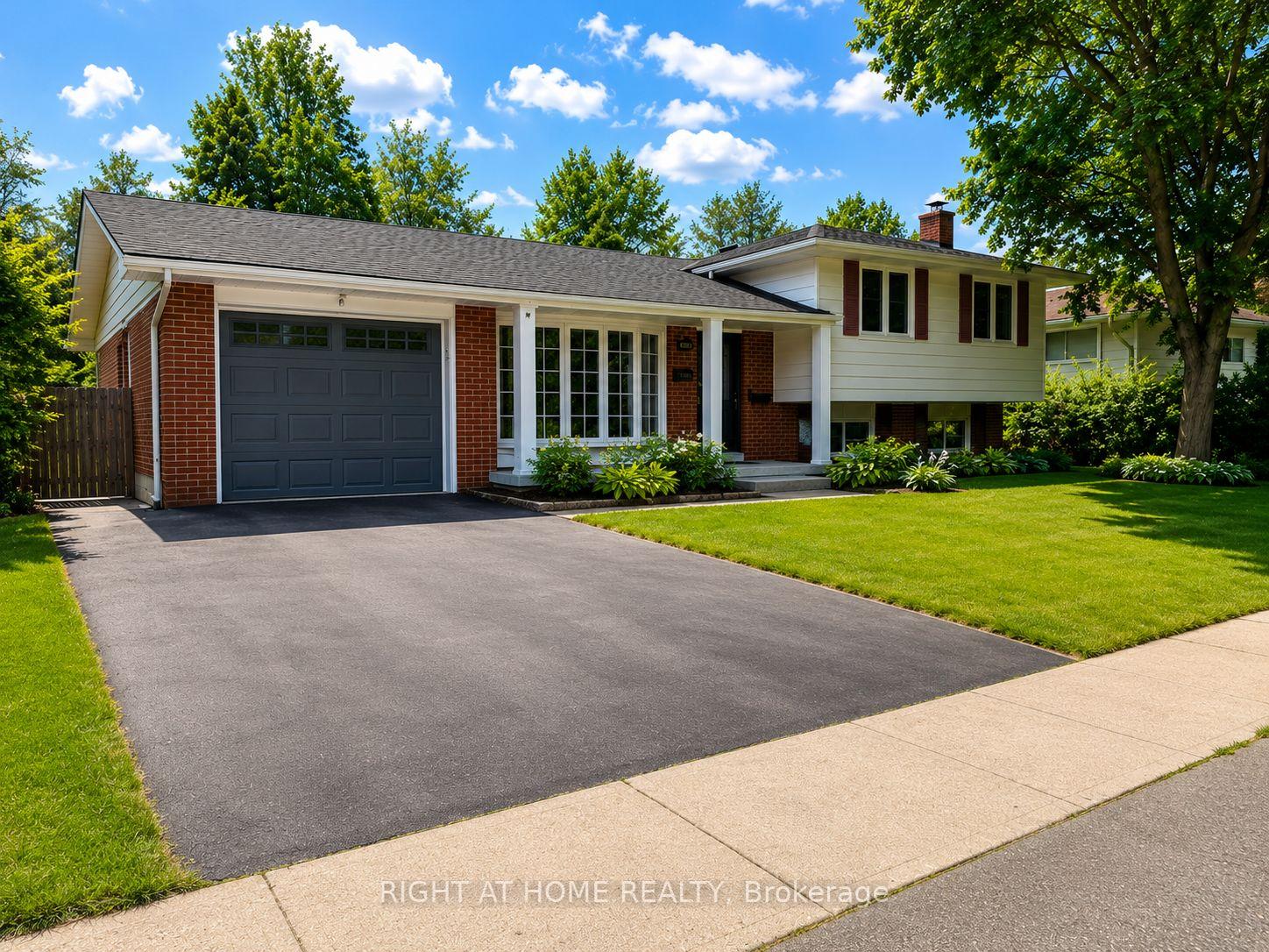 4440-cosburn-crescent-burlington-ontario-w13466304
