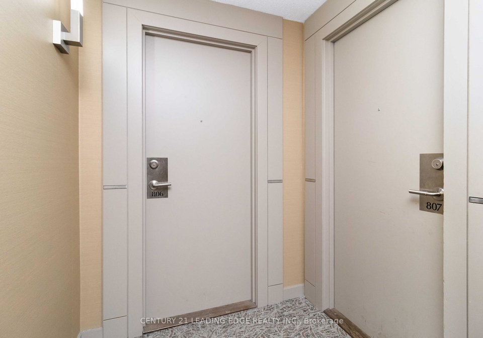 330-burnhamthorpe-road-w-mississauga-ontario-w13466476