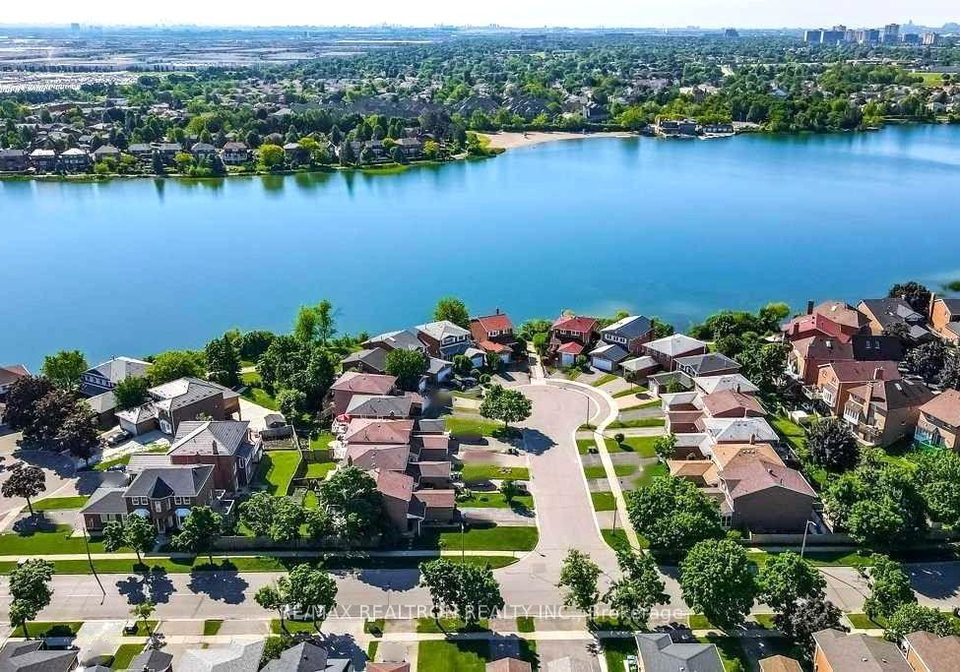 22-peaceful-place-brampton-ontario-w13466496
