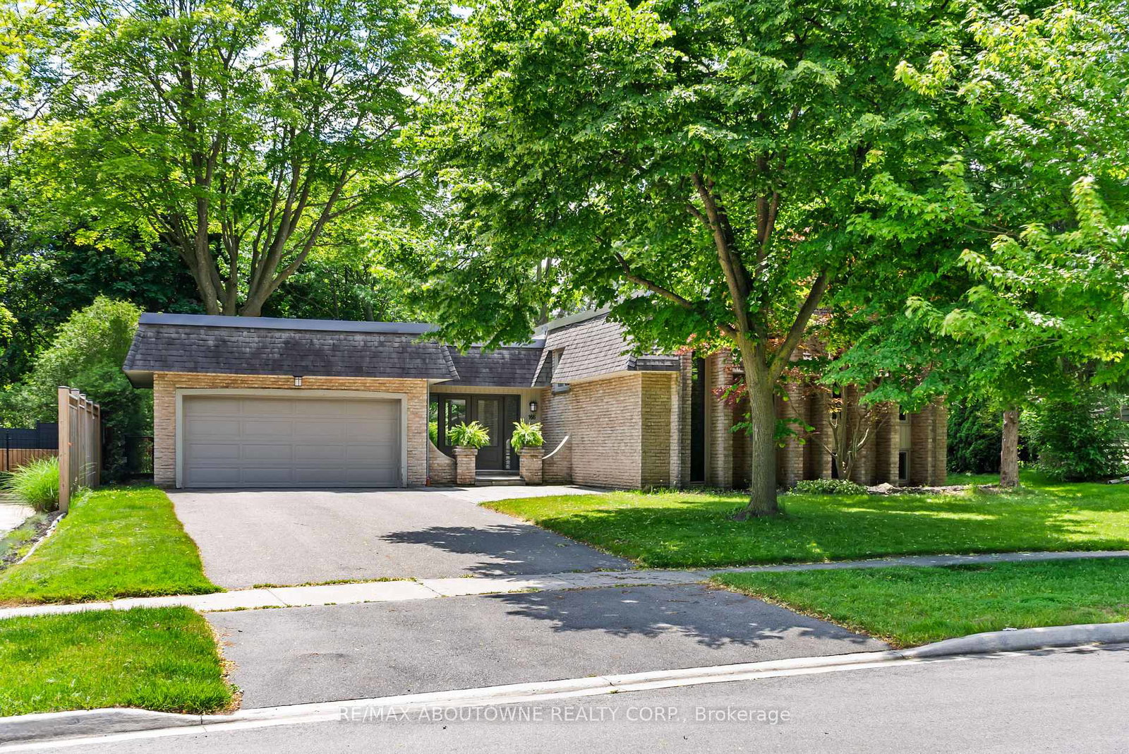 166-castle-crescent-oakville-ontario-w13467314