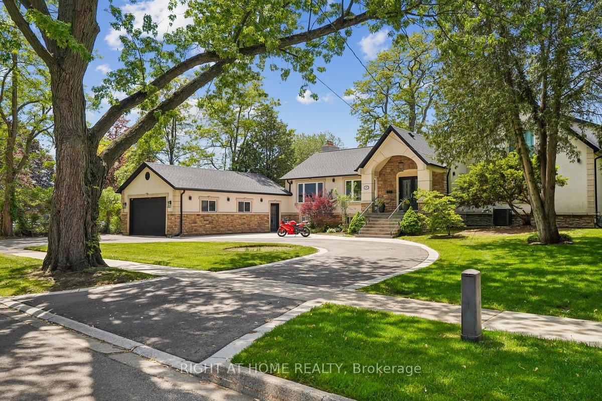 2090-stonehouse-crescent-mississauga-ontario-w13467362