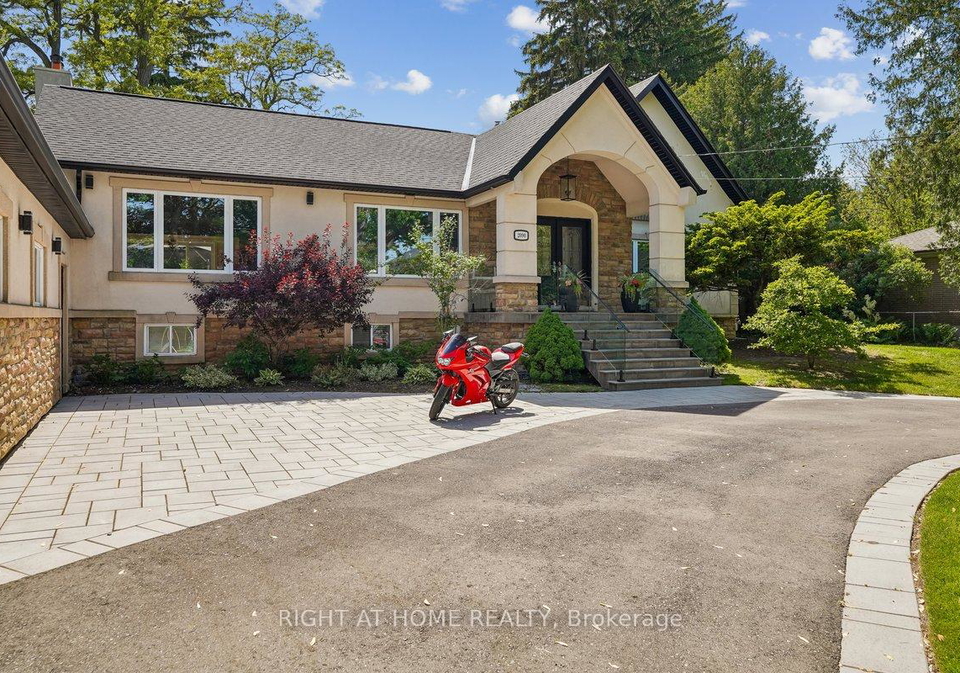 2090-stonehouse-crescent-mississauga-ontario-w13467362