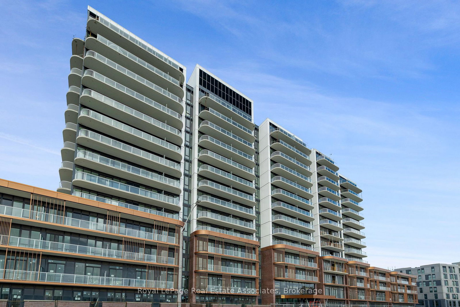 220-missinnihe-way-mississauga-ontario-w13467458