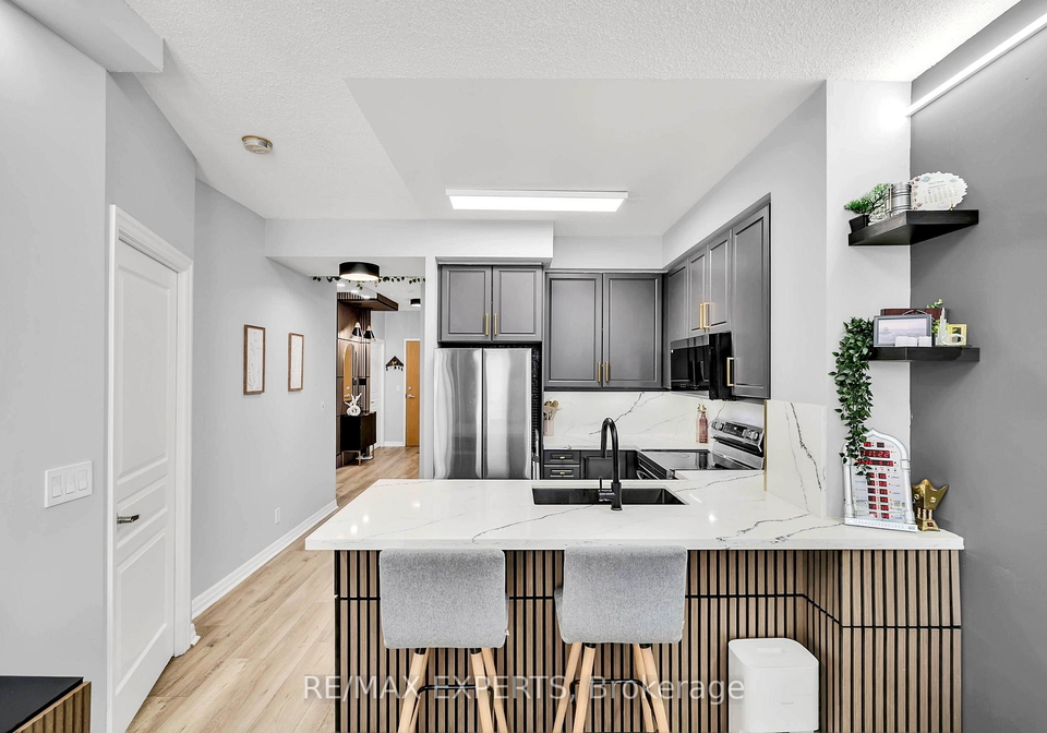 220-burnhamthorpe-road-mississauga-ontario-w13467742