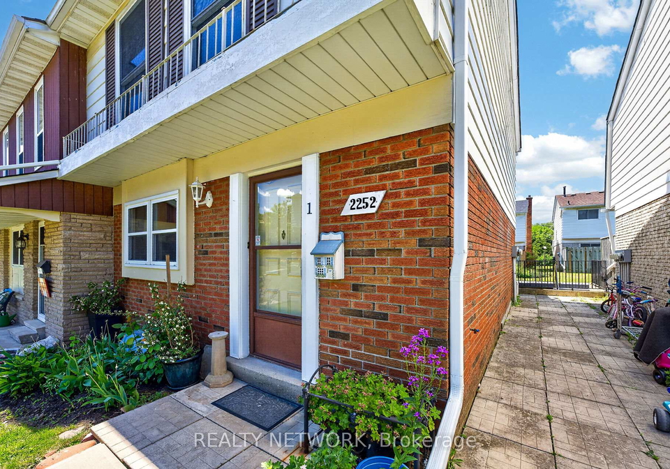 2252-upper-middle-road-burlington-ontario-w13468452