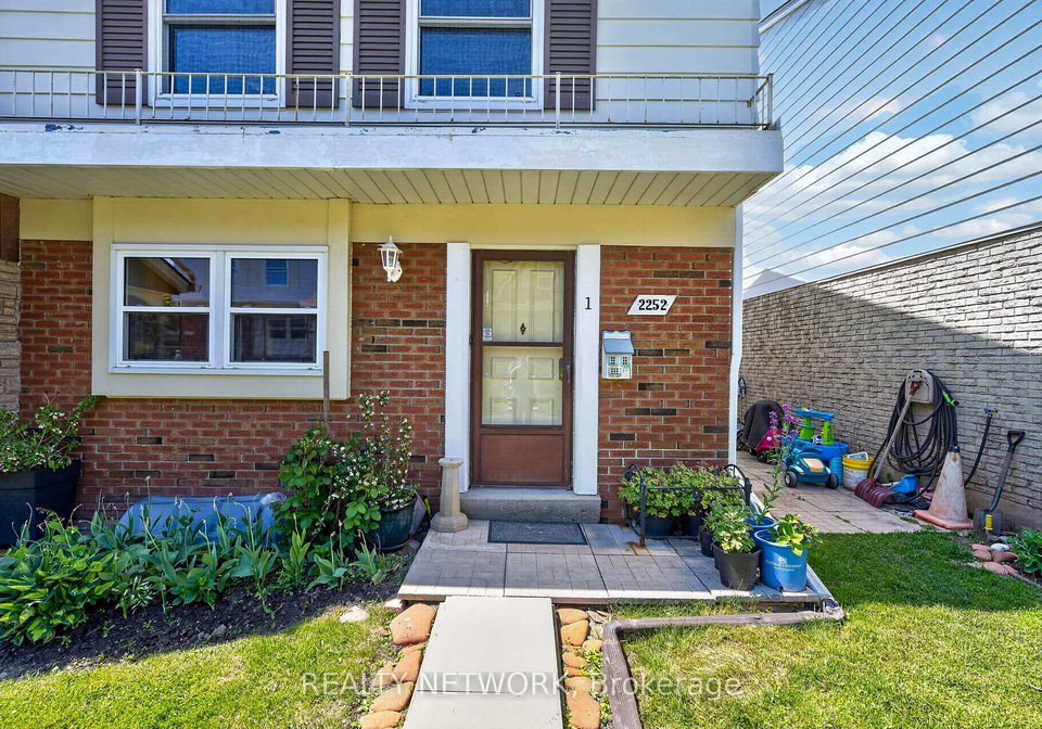2252-upper-middle-road-burlington-ontario-w13468452