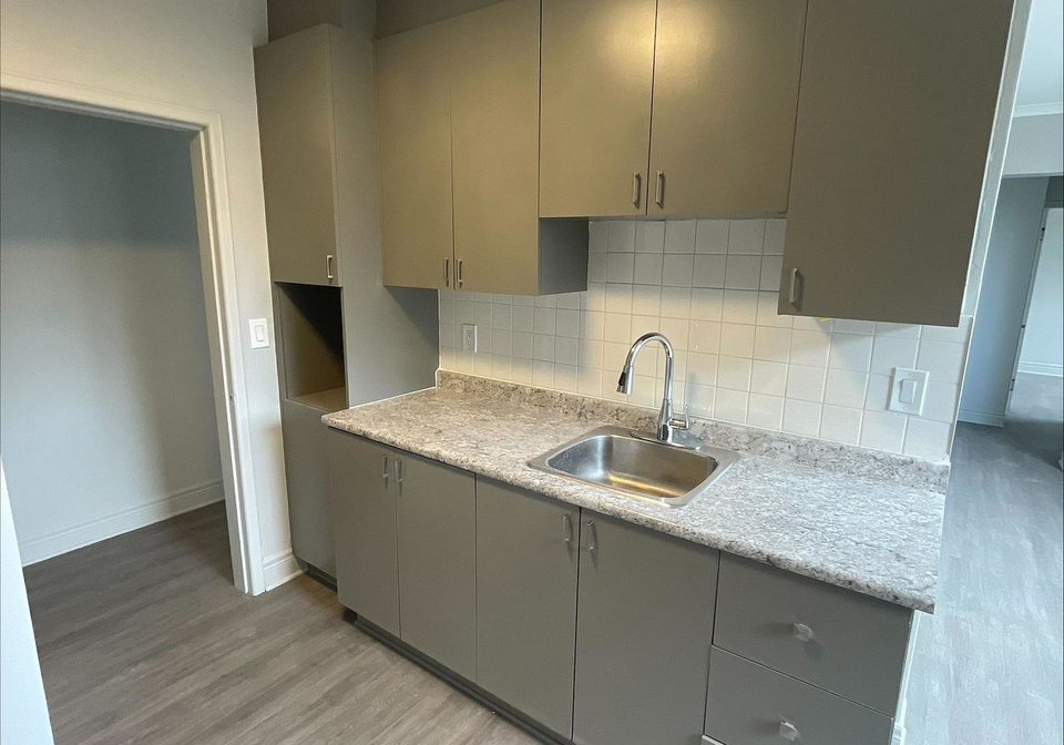 2548-keele-street-north-york-ontario-w13468746