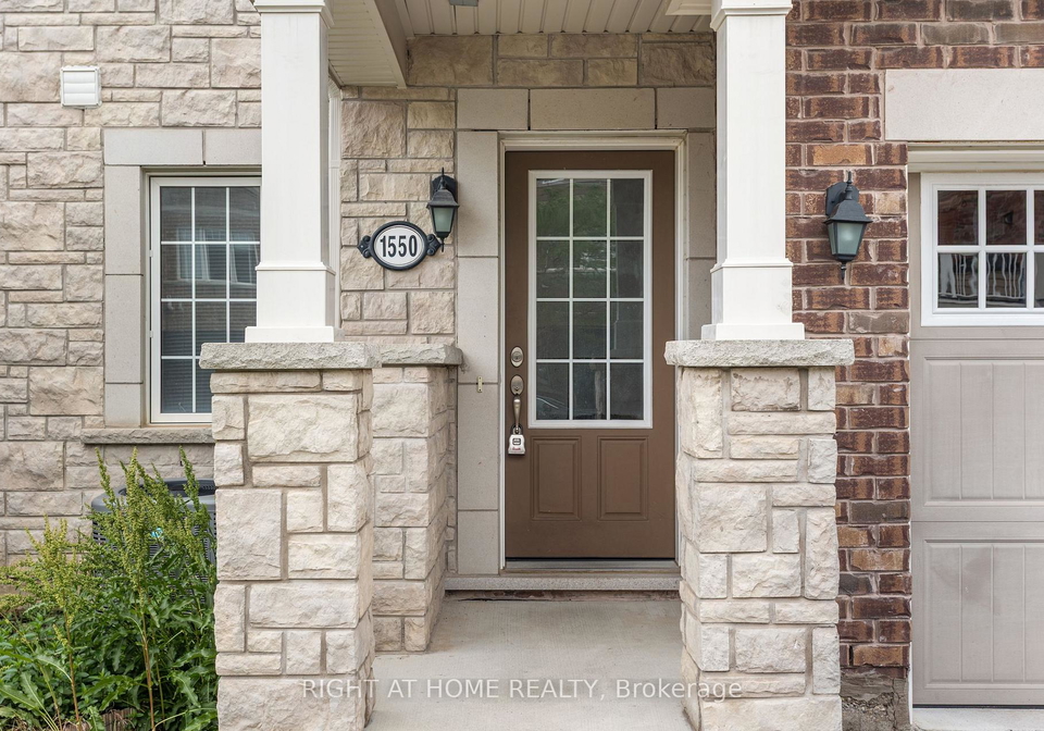 1550-gainer-crescent-milton-ontario-w13469198