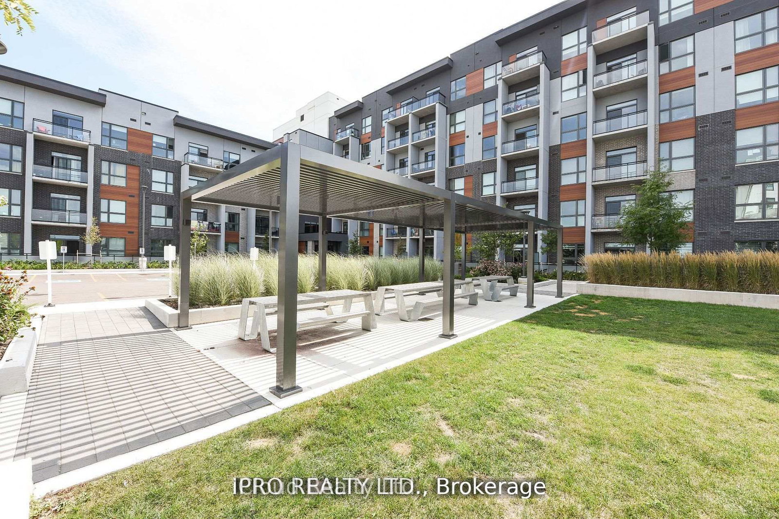 95-dundas-st-w-street-oakville-ontario-w13469744