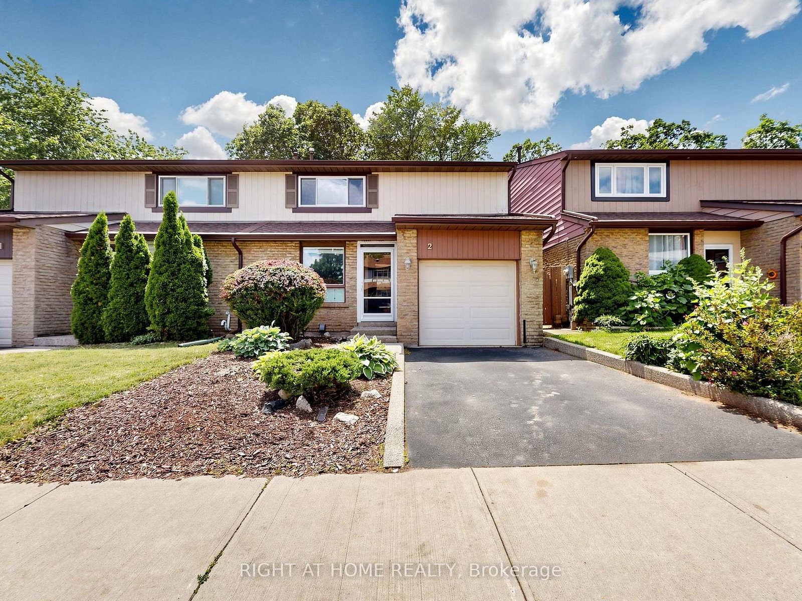 1580-lancaster-drive-oakville-ontario-w13470360