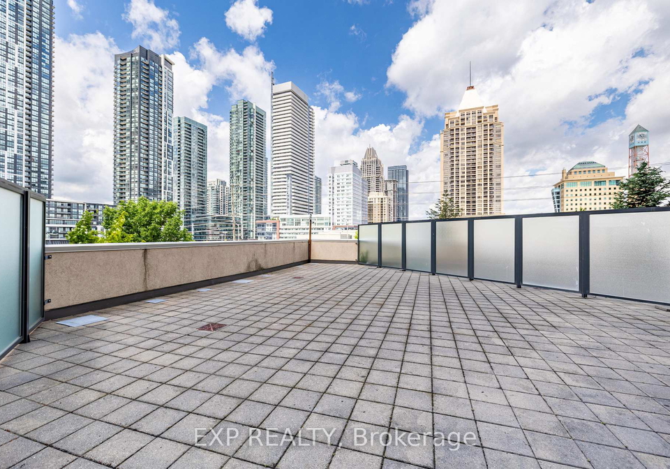 330-burnhamthorpe-road-w-mississauga-ontario-w13470420