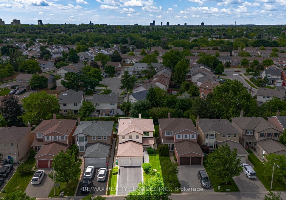 10-meadow-bush-court-brampton-ontario-w13470770