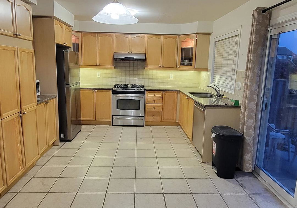163-decker-hollow-circle-brampton-ontario-w13470954
