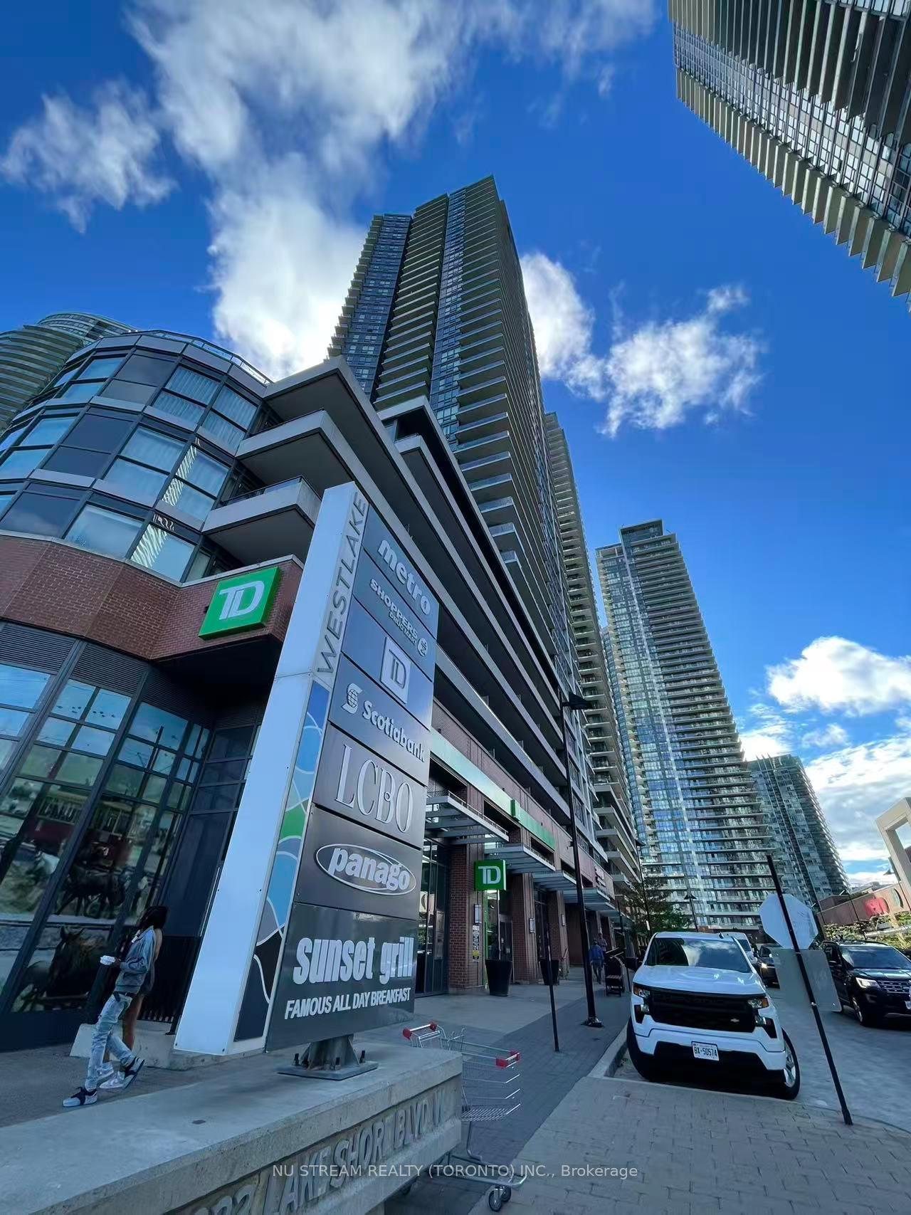 2212-lakeshore-boulevard-w-etobicoke-ontario-w13471140