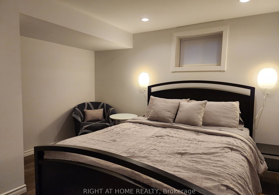 1599-sandgate-crescent-mississauga-ontario-w13471410