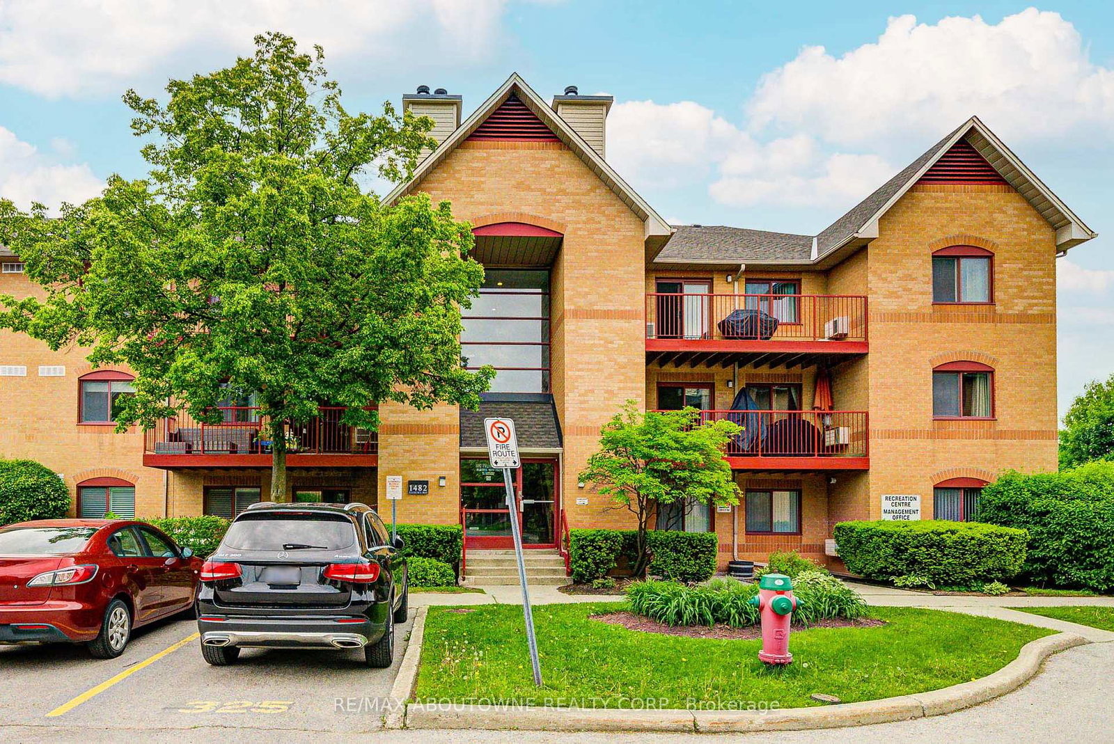 1482-pilgrims-way-oakville-ontario-w13472478