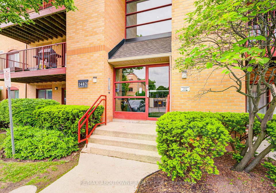 1482-pilgrims-way-oakville-ontario-w13472478