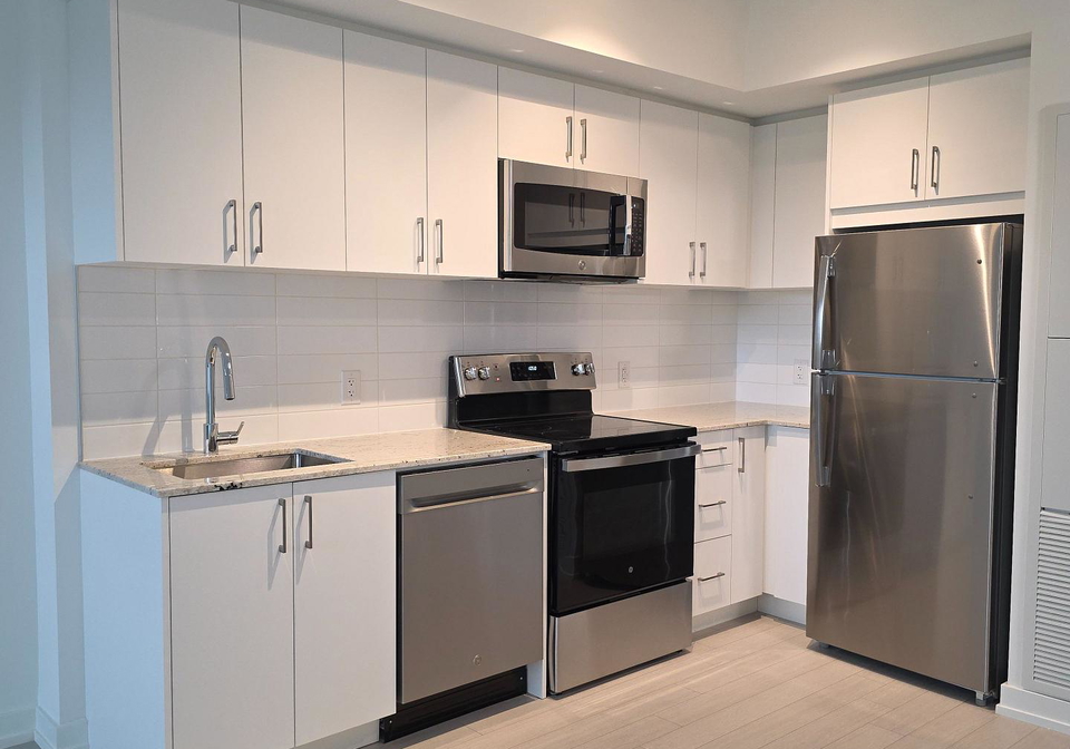 4010-eglinton-avenue-w-etobicoke-ontario-w13472684