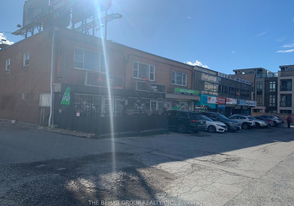 699-lawrence-avenue-w-north-york-ontario-w13473060