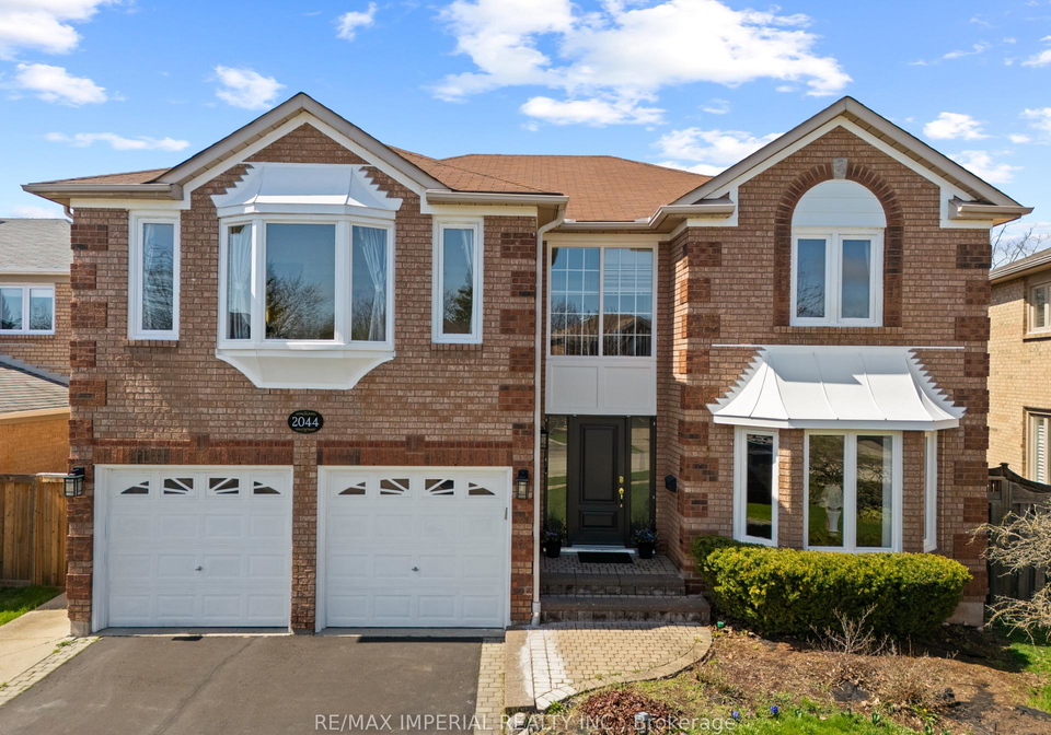 2044-schoolmaster-circle-oakville-ontario-w13473238