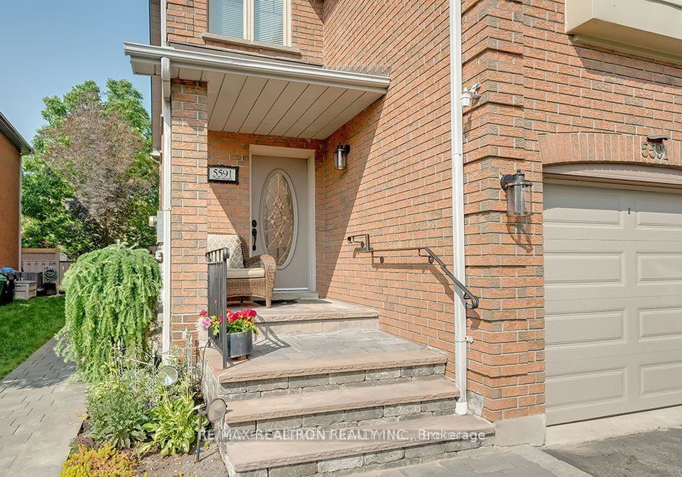 5591-cosmic-crescent-mississauga-ontario-w13473938