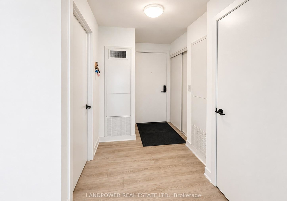 220-missinnihe-way-mississauga-ontario-w13474364