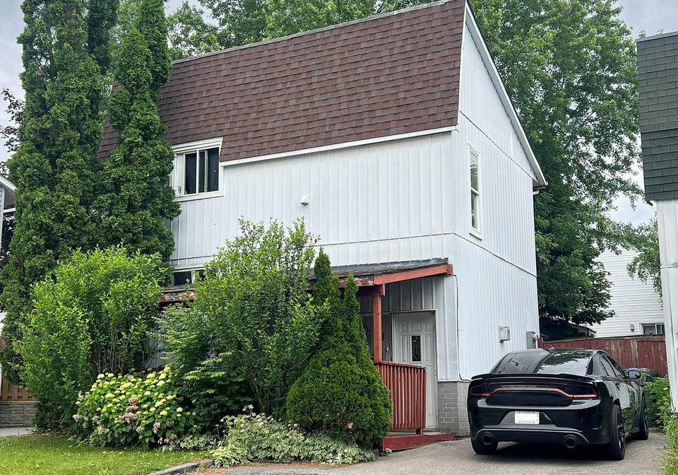 8-grand-river-court-brampton-ontario-w13474890