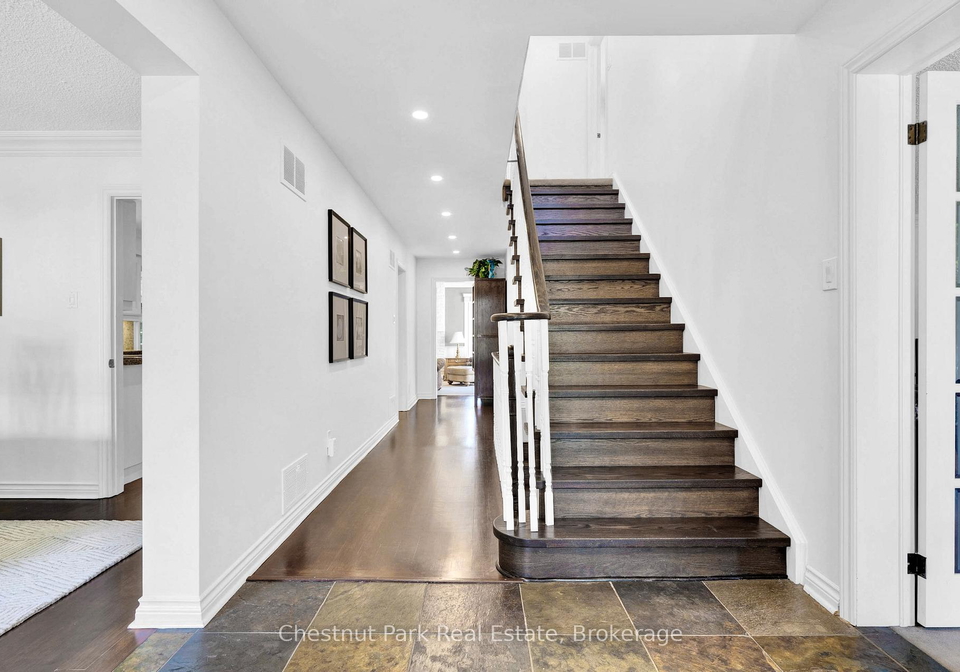 2052-chippewa-trail-mississauga-ontario-w13476942