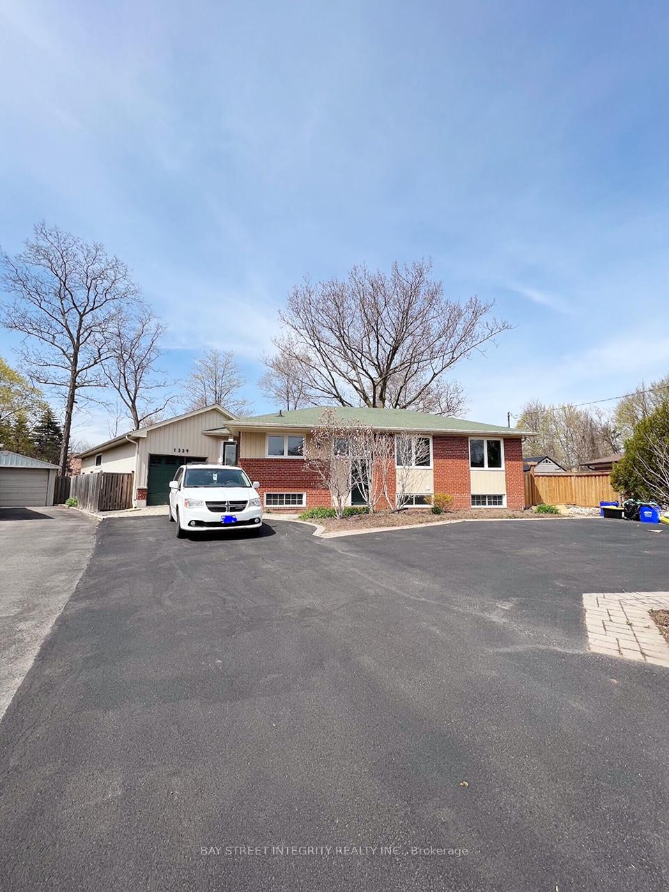 1339-pinegrove-road-oakville-ontario-w13477396