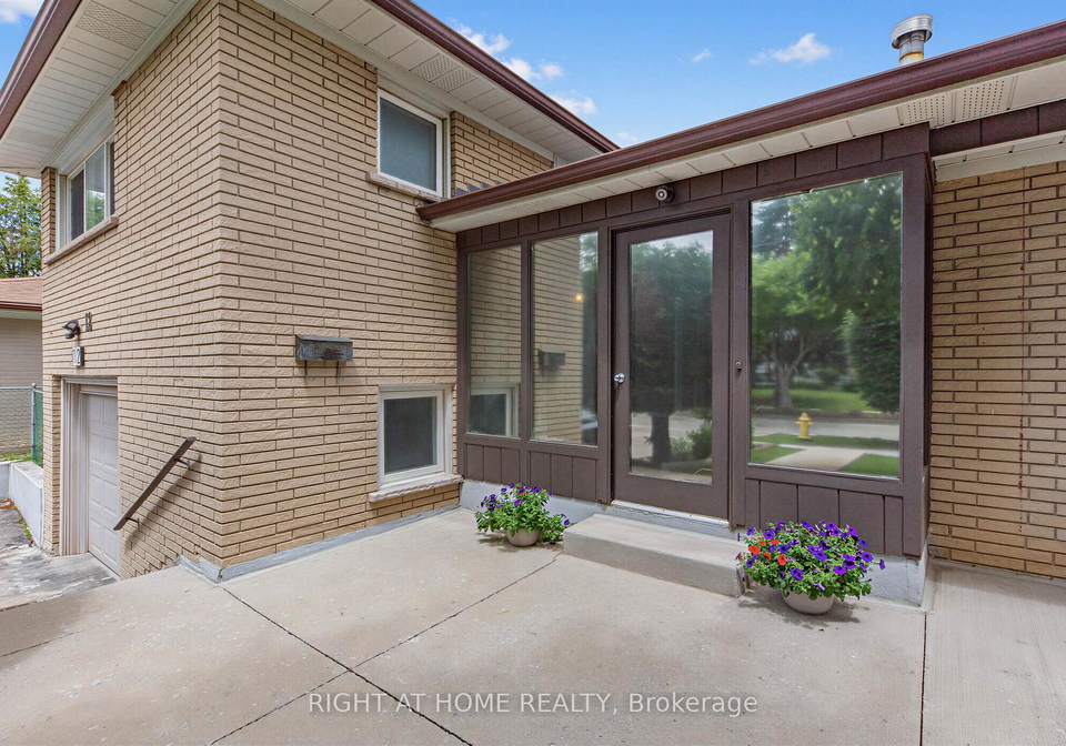 12-candlewood-crescent-york-ontario-w13477426