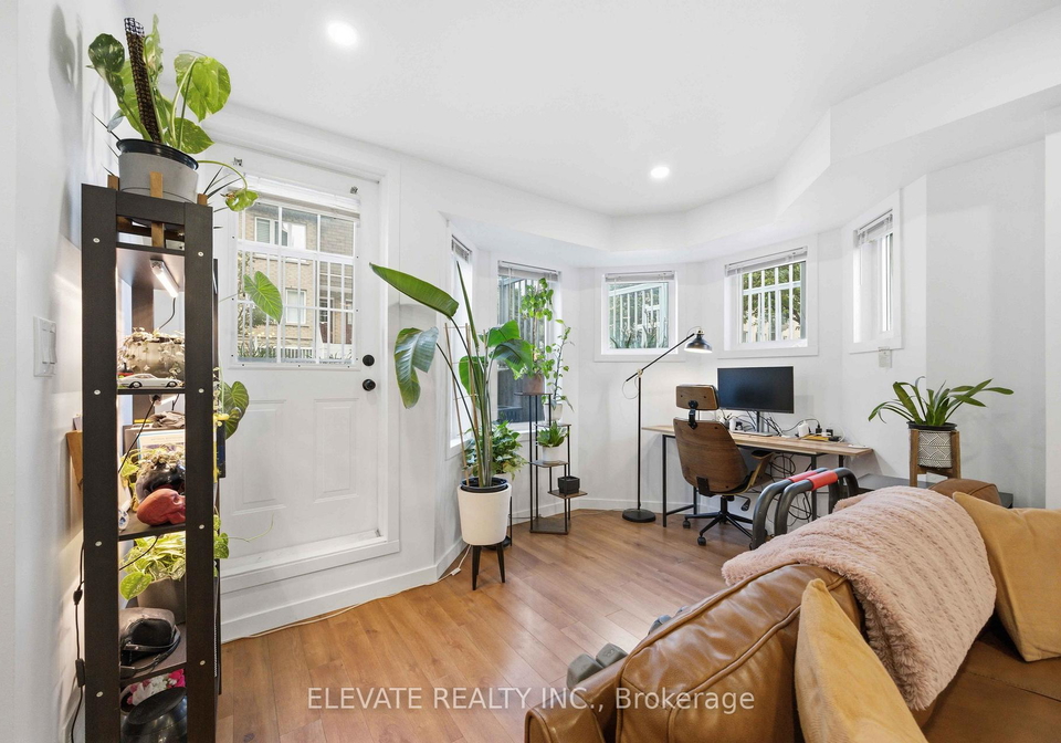 70-turntable-crescent-toronto-ontario-w13478282