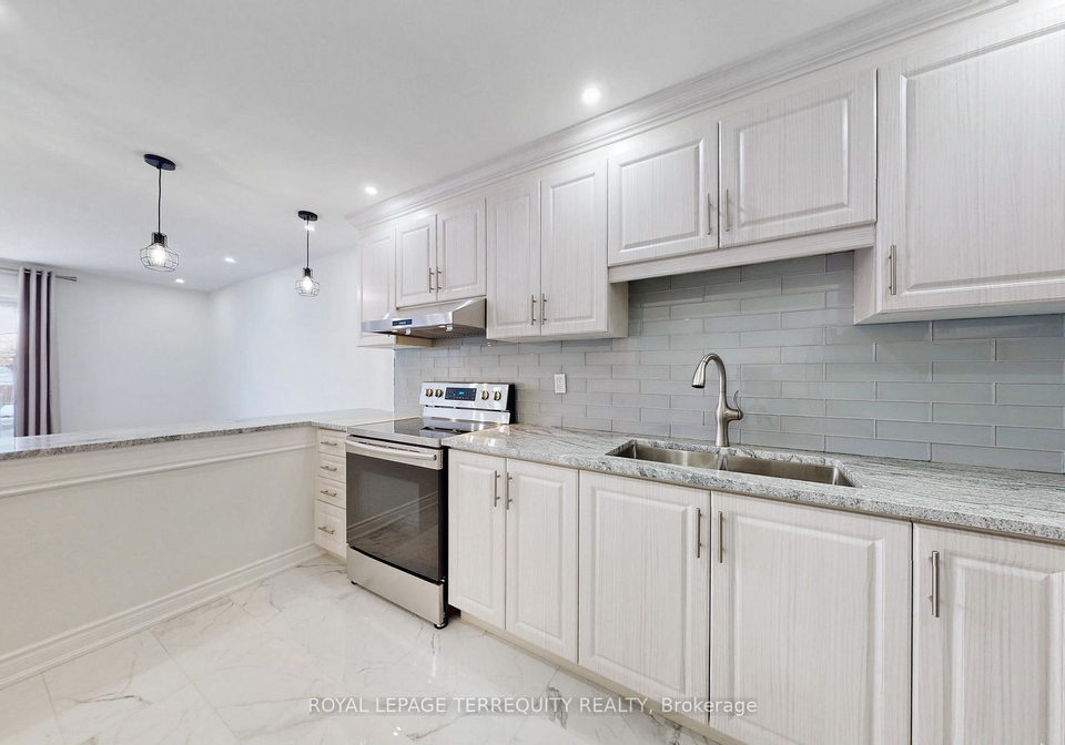 690-wilson-avenue-york-ontario-w13478298