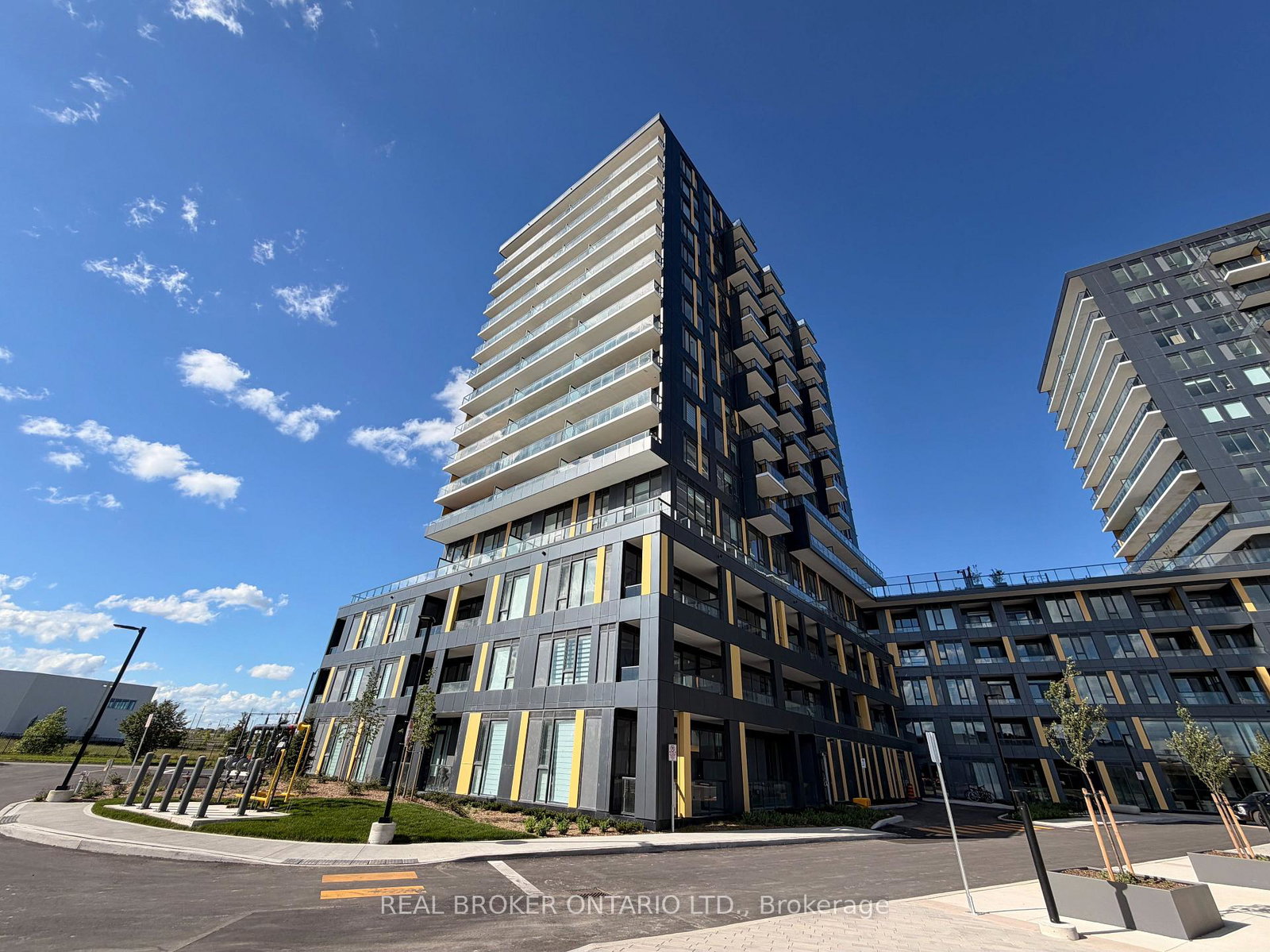 4878-powers-common-burlington-ontario-w13478340