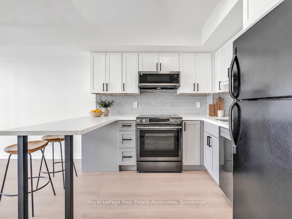 4-elsinore-path-etobicoke-ontario-w13478410