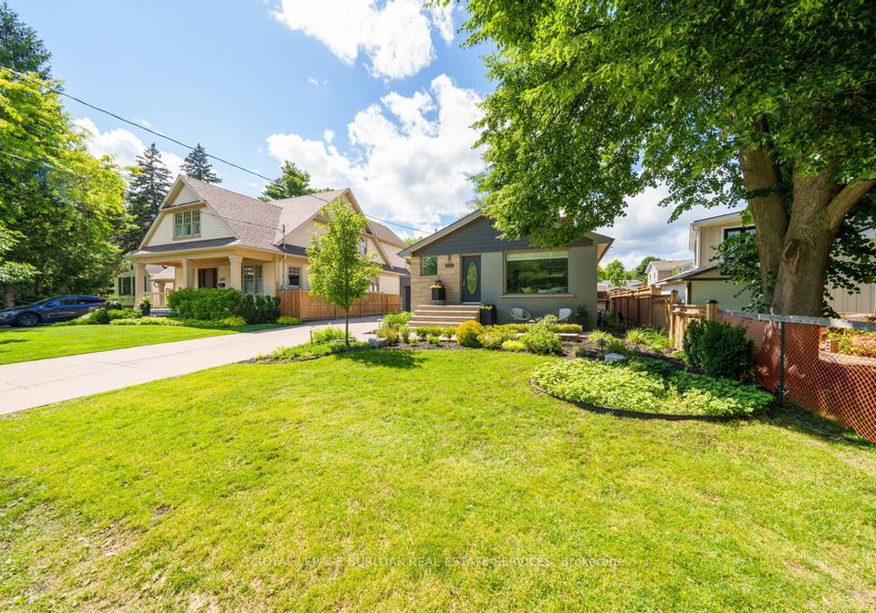 2209-caroline-street-burlington-ontario-w13478794