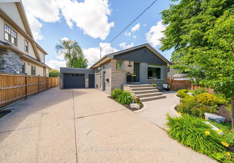 2209-caroline-street-burlington-ontario-w13478794