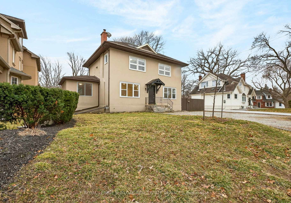 1012-north-shore-boulevard-e-burlington-ontario-w13479096