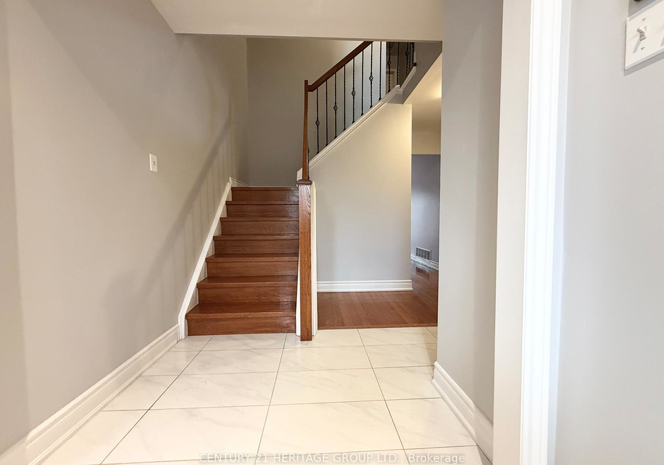 9-corona-gate-brampton-ontario-w13479312