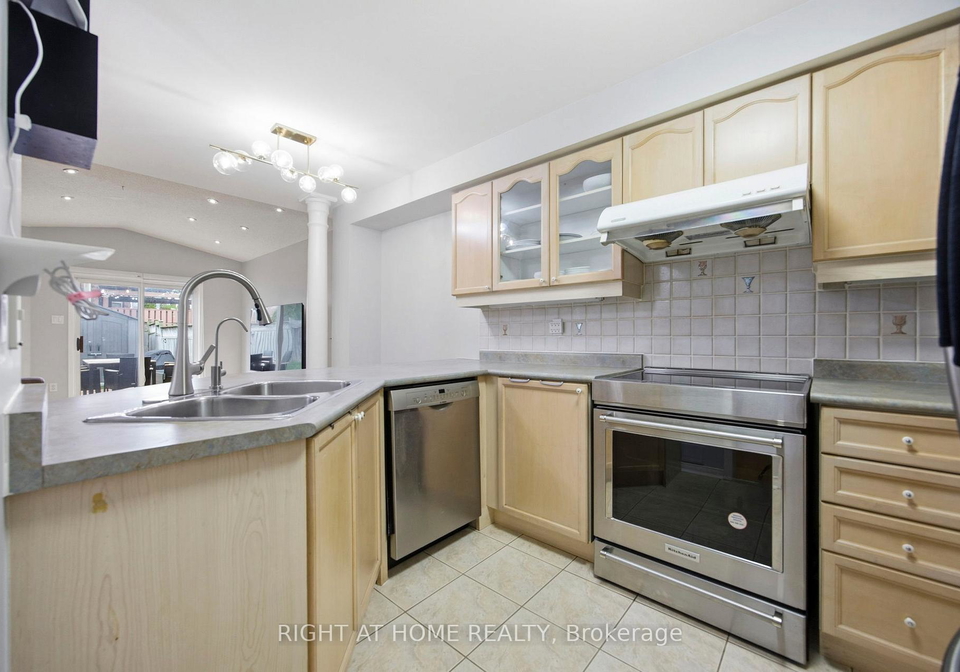 1064-pepperidge-cross-mississauga-ontario-w13479392