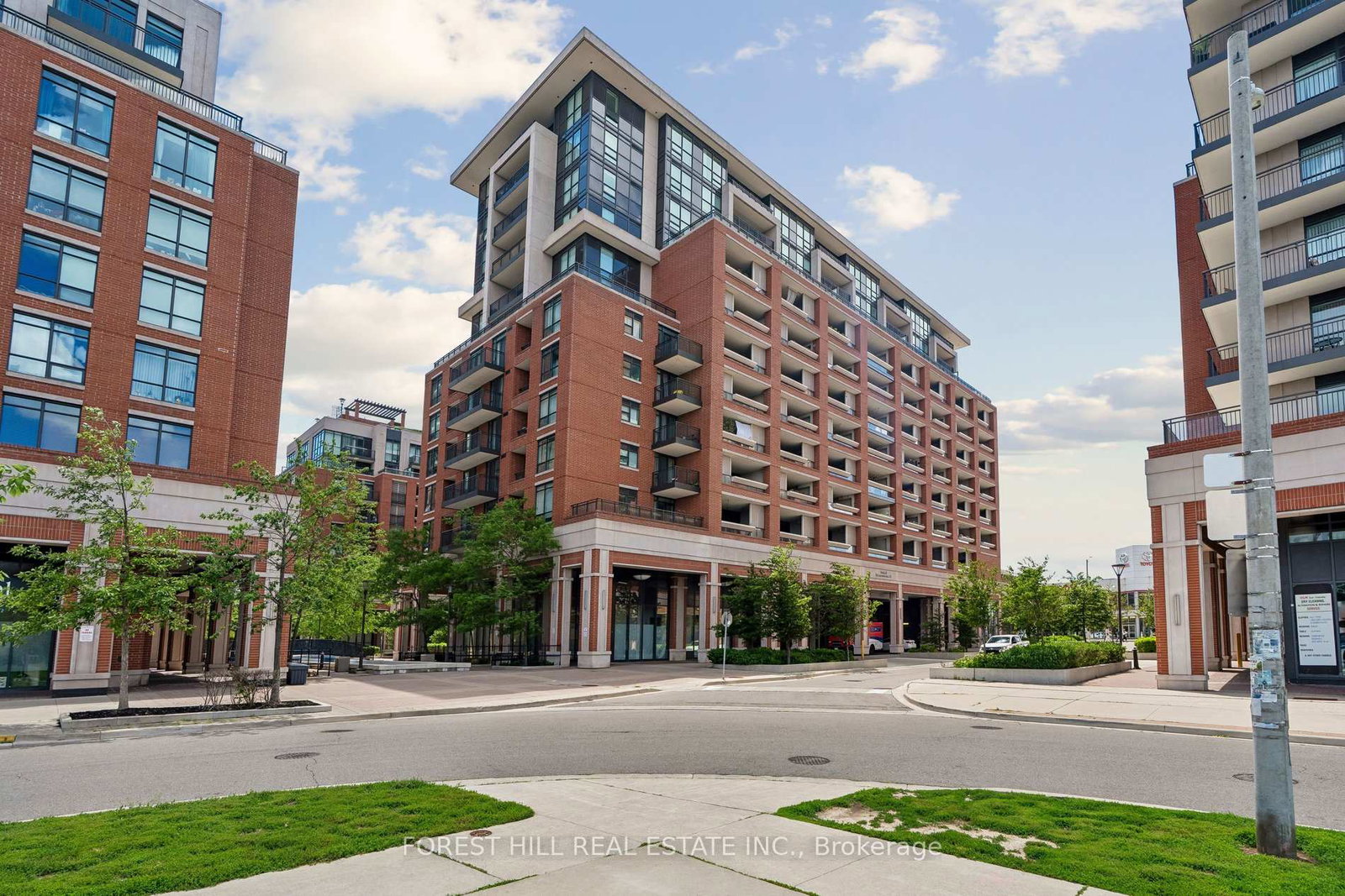 830-lawrence-avenue-w-north-york-ontario-w13480232