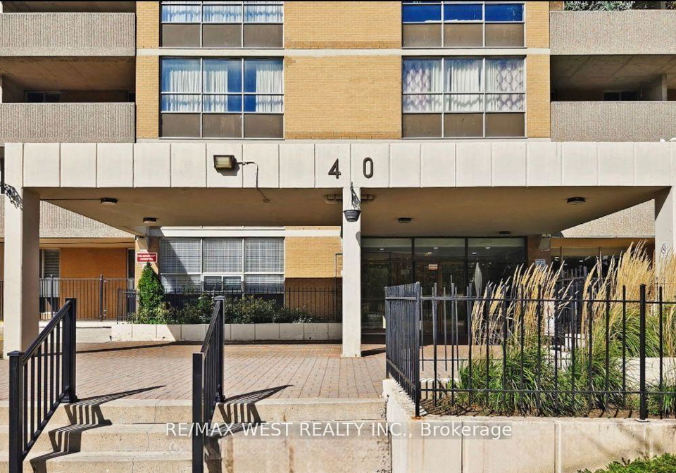 40-panorama-court-etobicoke-ontario-w13480448