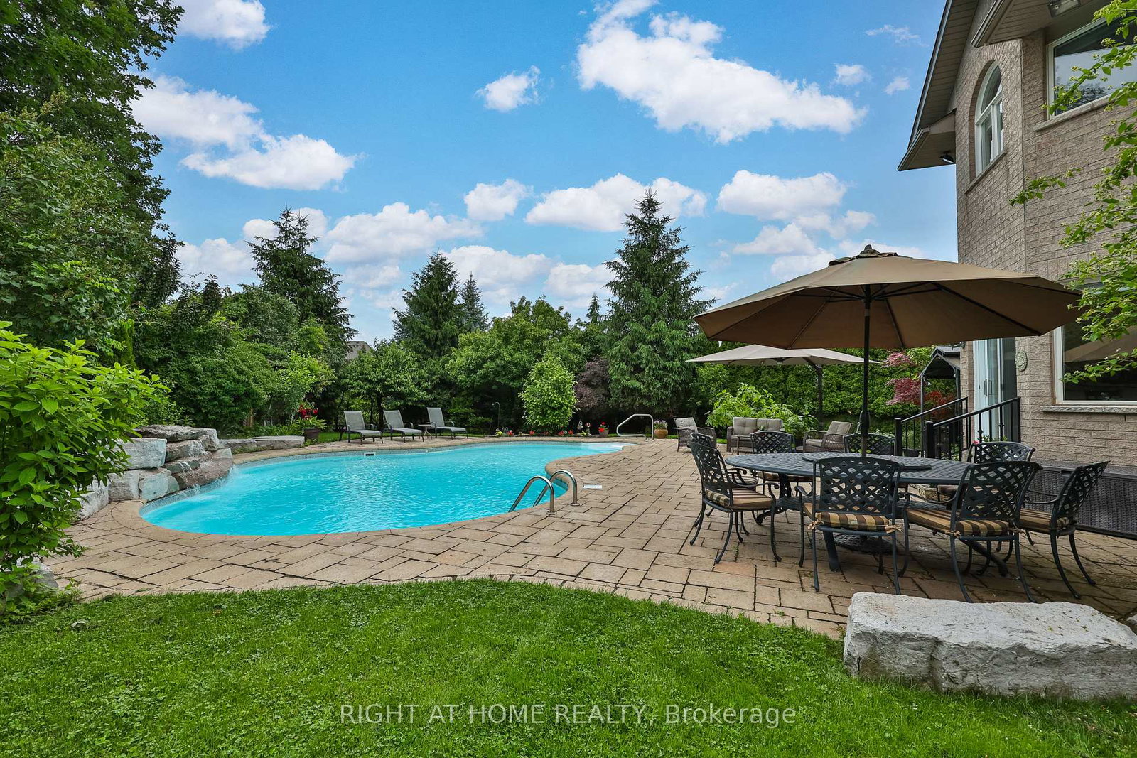 2275-whitecliffe-way-oakville-ontario-w13480758