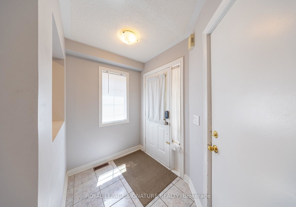 2299-yorktown-circle-mississauga-ontario-w13480964