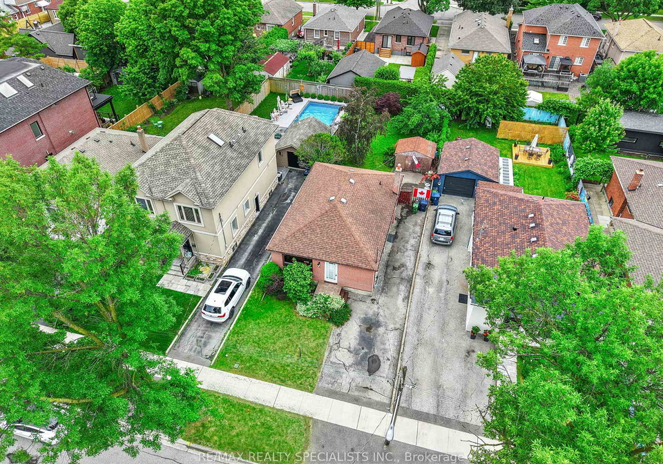 14-treeview-drive-etobicoke-ontario-w13481128