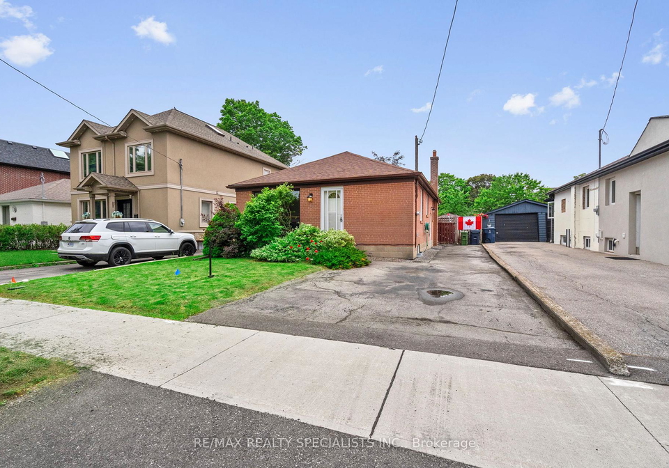 14-treeview-drive-etobicoke-ontario-w13481128