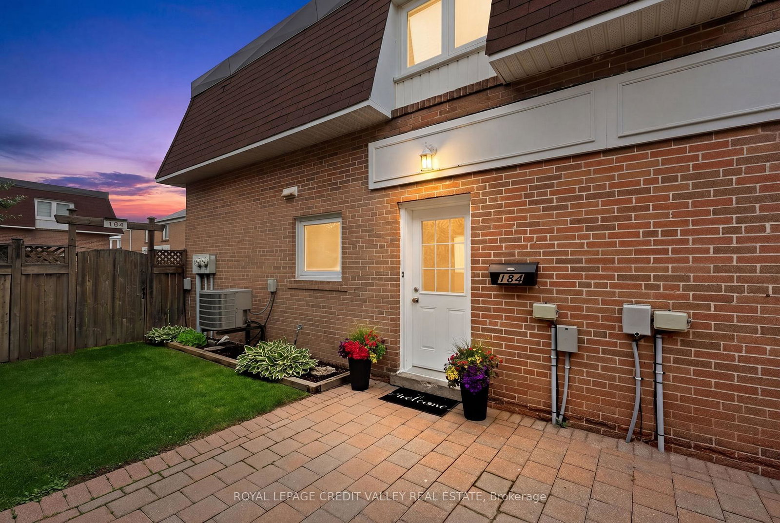 town-house-crescent-brampton-ontario-w13481422