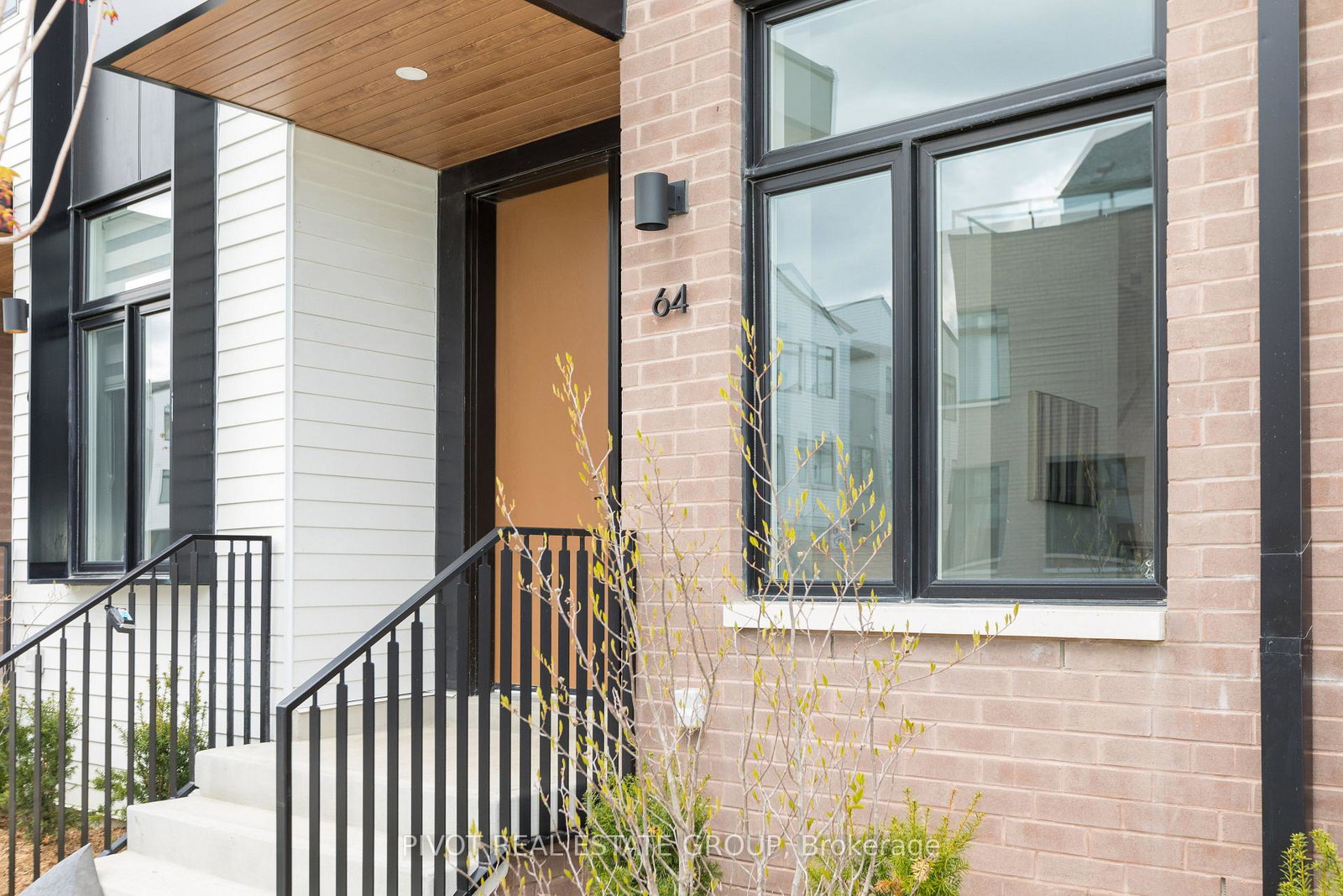 35-lou-parsons-way-mississauga-ontario-w13481442